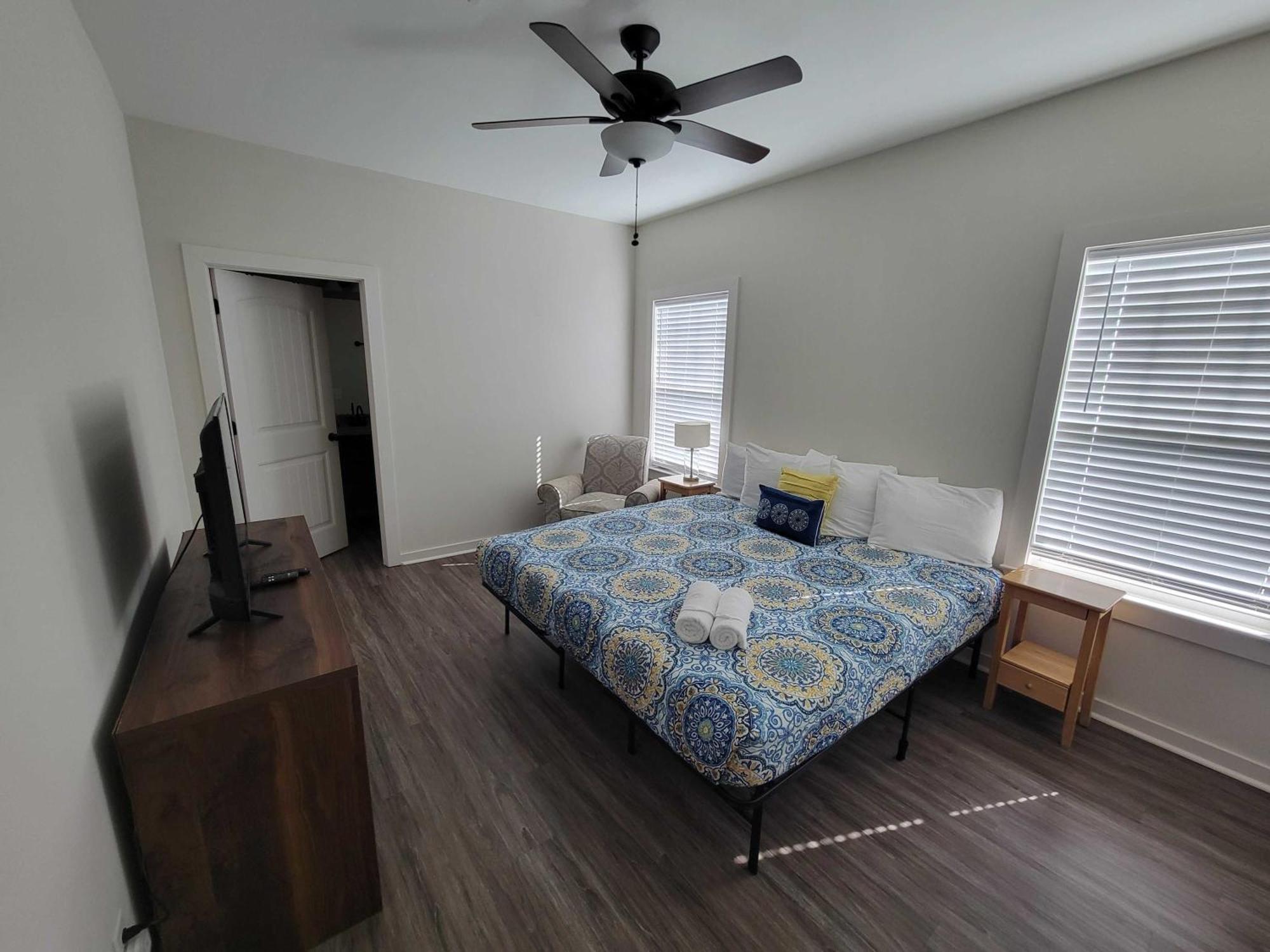 Beach Flow Bungalow-Mins To Downtown-Dining-Base بينساكولا المظهر الخارجي الصورة