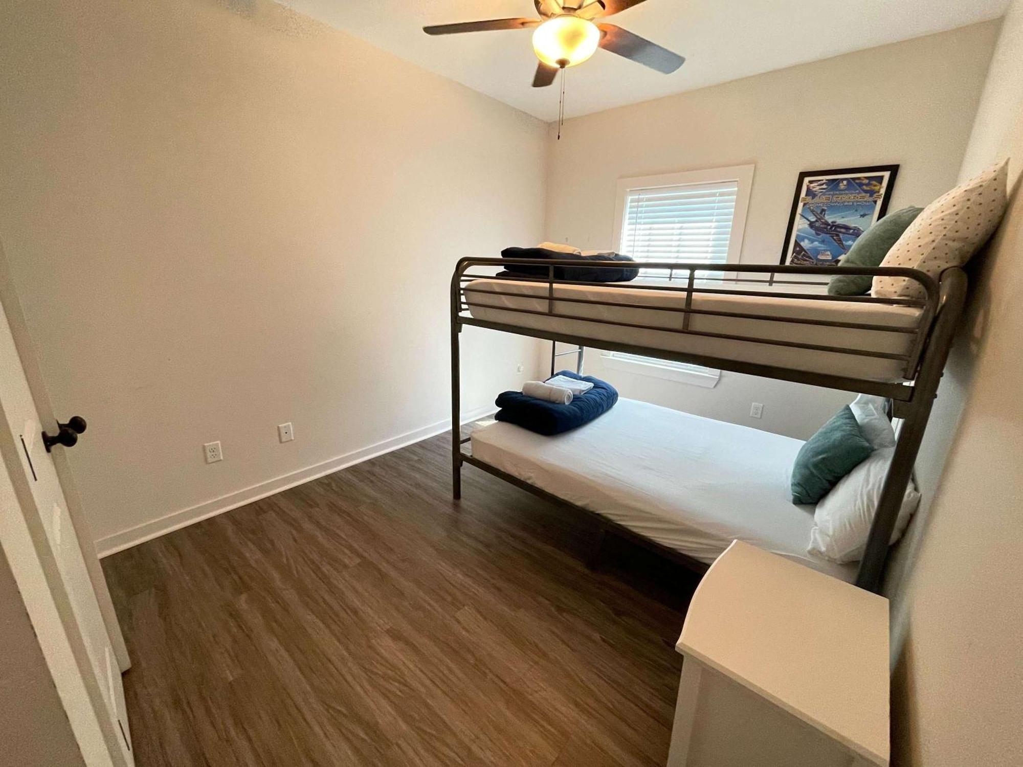 Beach Flow Bungalow-Mins To Downtown-Dining-Base بينساكولا المظهر الخارجي الصورة